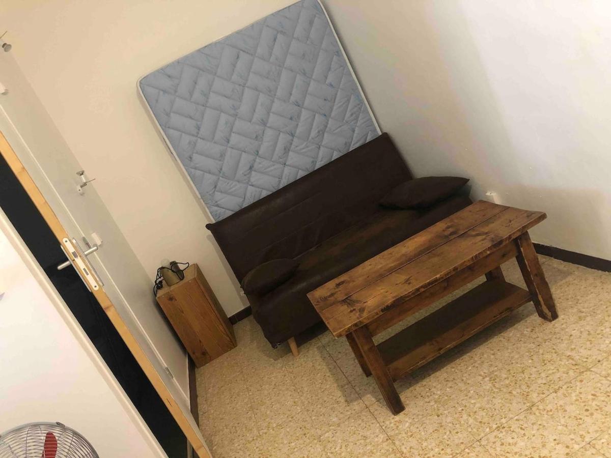 Appartement ARLES FOURQUES Studio équipé Extérieur photo